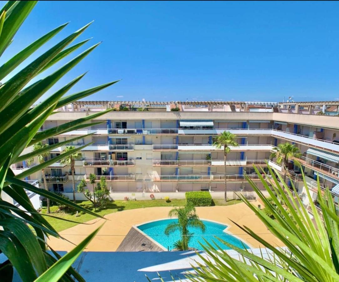 Superbe Appartement Avec Solarium Et Piscine Communautaire Roses Kültér fotó