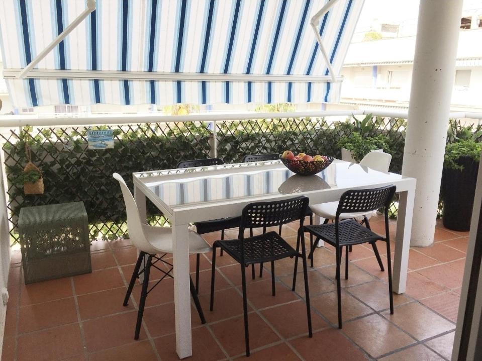 Superbe Appartement Avec Solarium Et Piscine Communautaire Roses Kültér fotó
